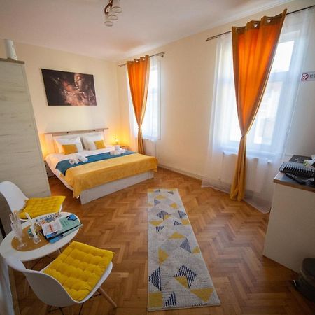 Happy Mood Apartments Brasov Luaran gambar